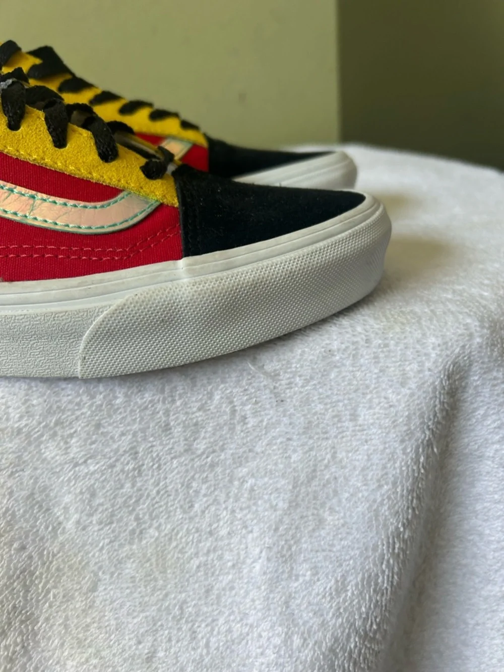NWOB Vans Multicolor Low Top Sneakers with Red Upper and Black Toe - Picture 5 of 14